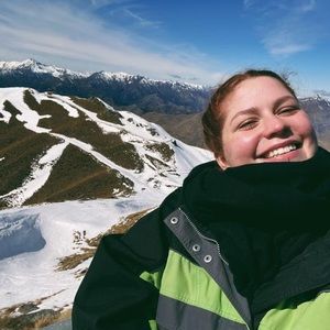 Meet your Posher, Simona